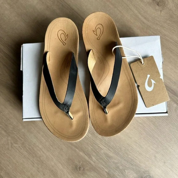 NEW! OluKai Women's Black and Tan Sandals Flip Flops - size 7w - Picture 6 of 8